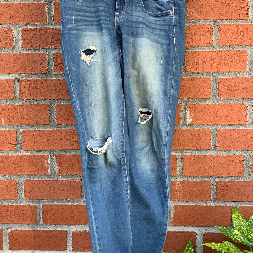 Distressed blue skinny jeans with rips